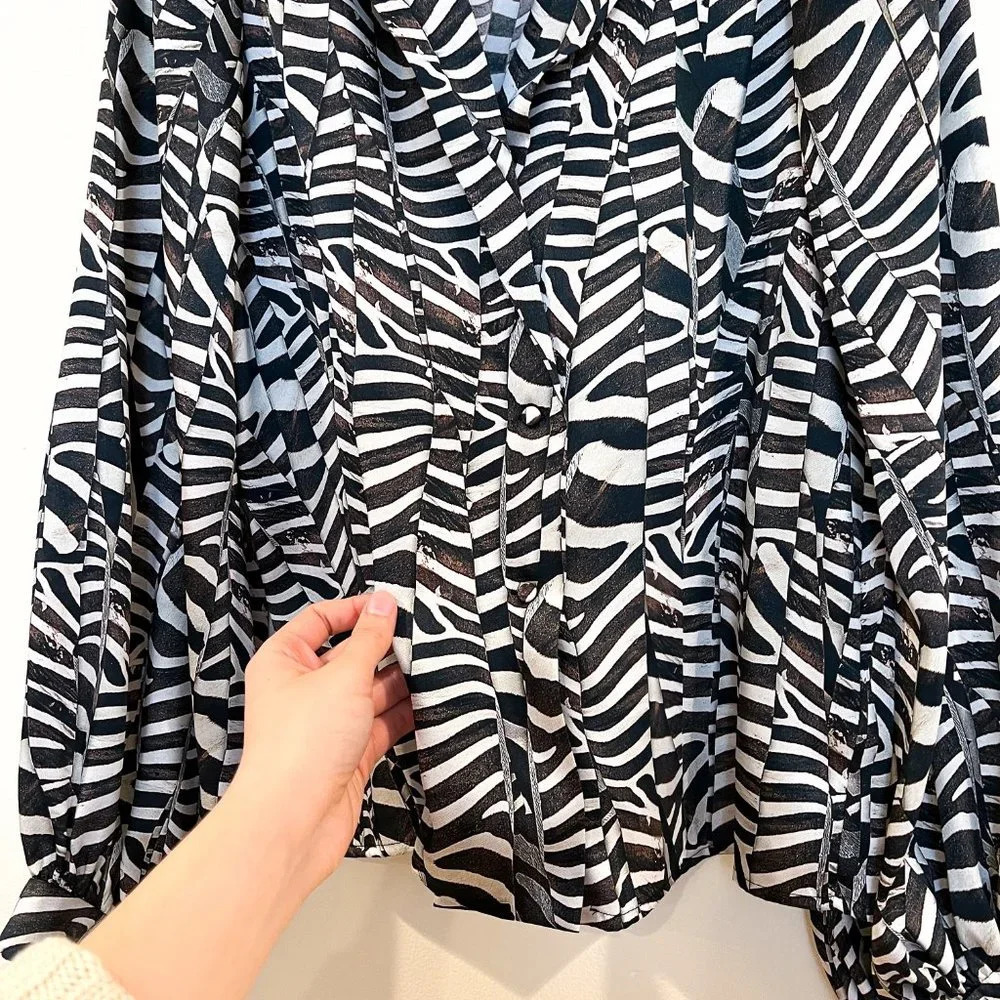 ALEXIS Satin Brown Animal Print Button Down Designer Collared Shirt Blouse XS - Picture 5 of 9